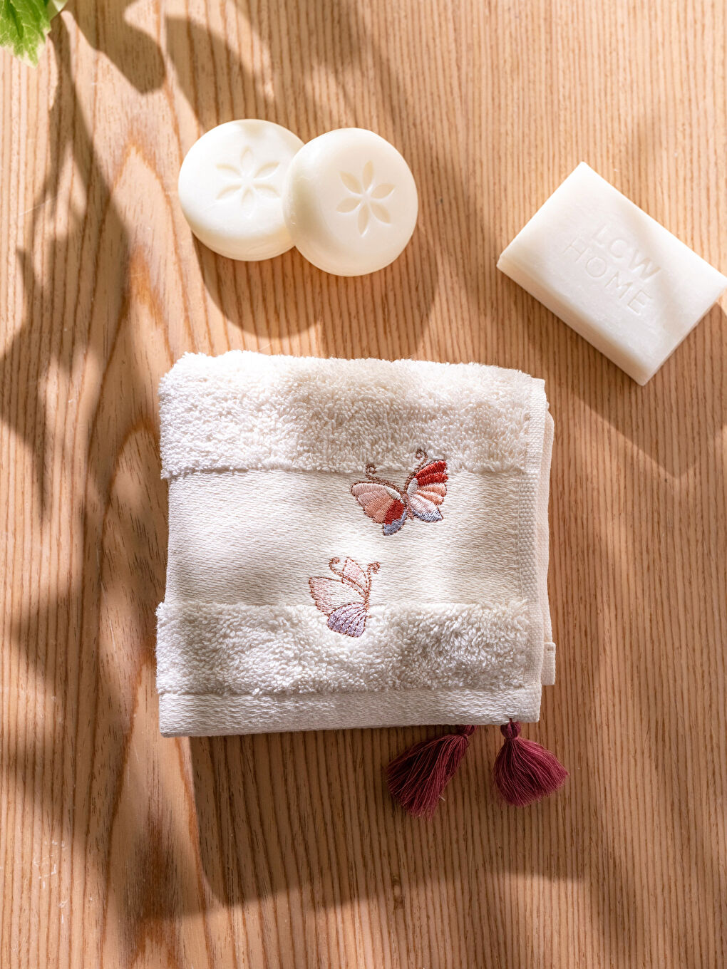 Butterfly Embroidered Tassel Detail Hand Towel 30x50 Cm-2