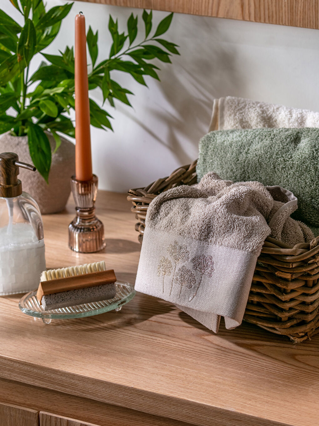 Gri Nakışlı Pamuklu Yüz Havlusu 50x80 cm