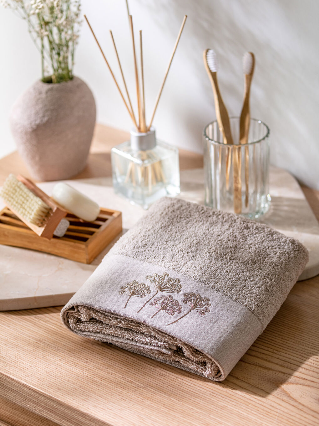 Gri Nakışlı Pamuklu Yüz Havlusu 50x80 cm-1