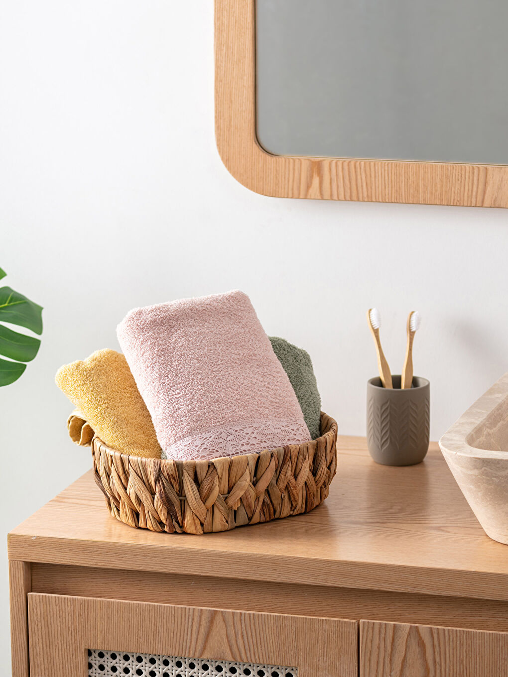 فوطة وجه قطن مطرزة 50x80 سم