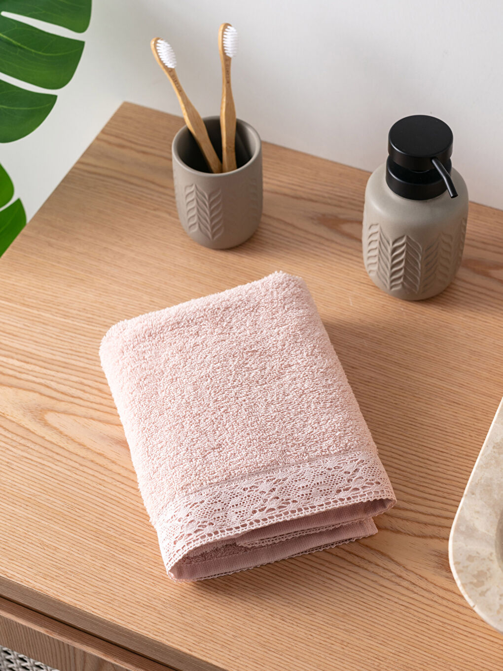 فوطة وجه قطن مطرزة 50x80 سم-1