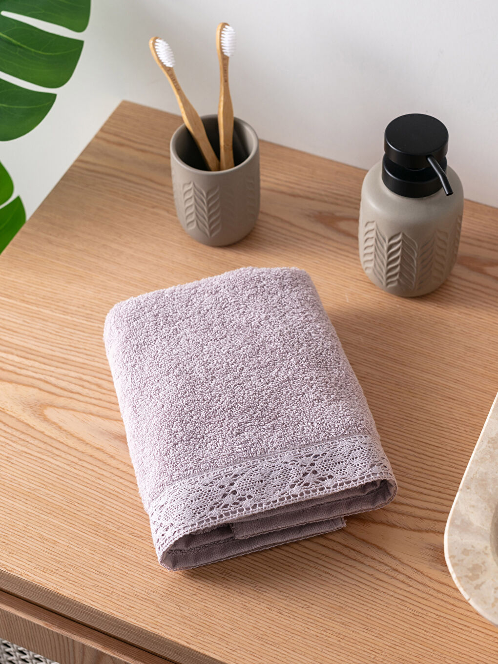 Embroidered Cotton Face Towel 50x80 cm-1