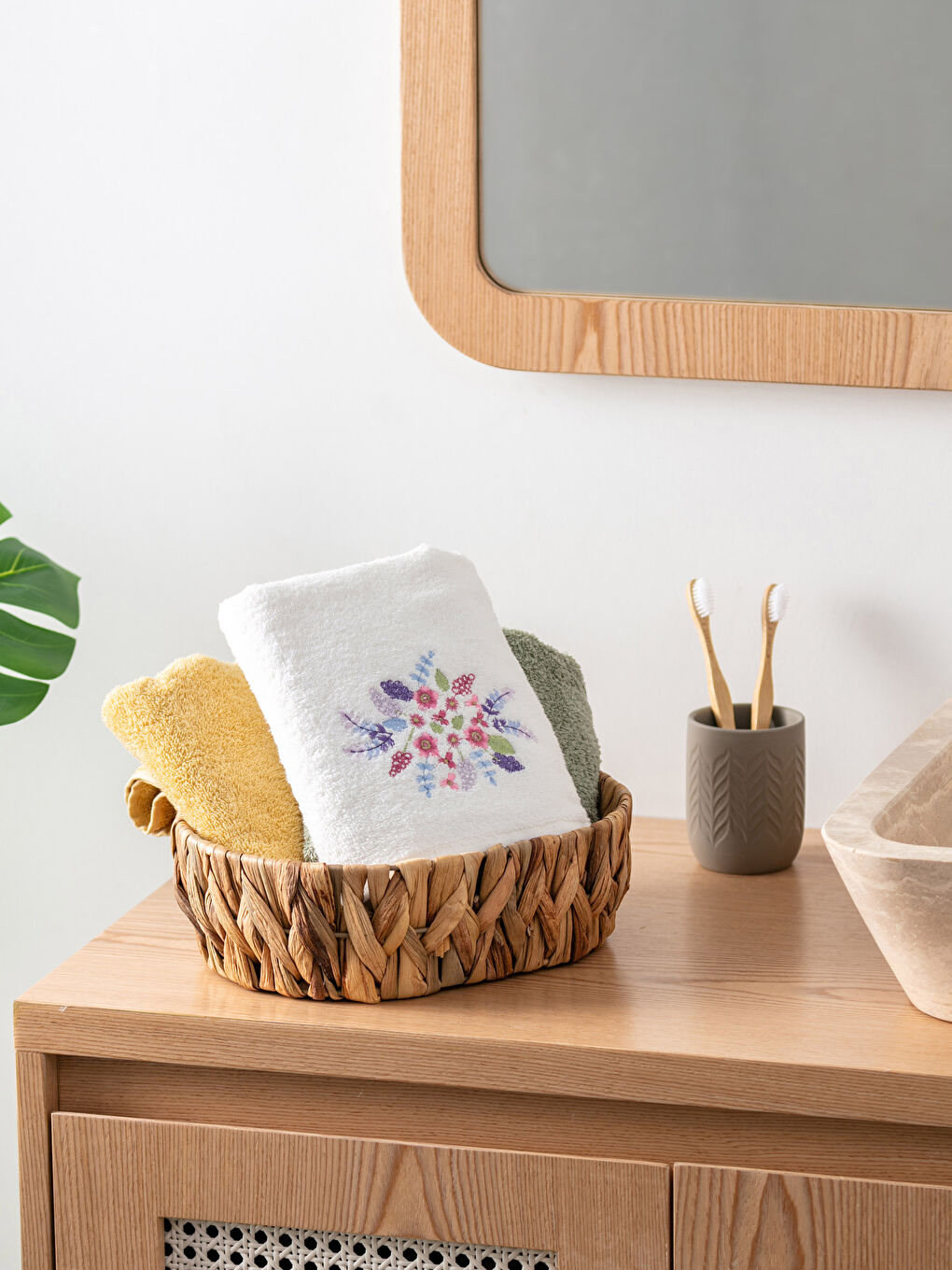 Ekru Nakışlı Pamuklu Yüz Havlusu 50x80 cm