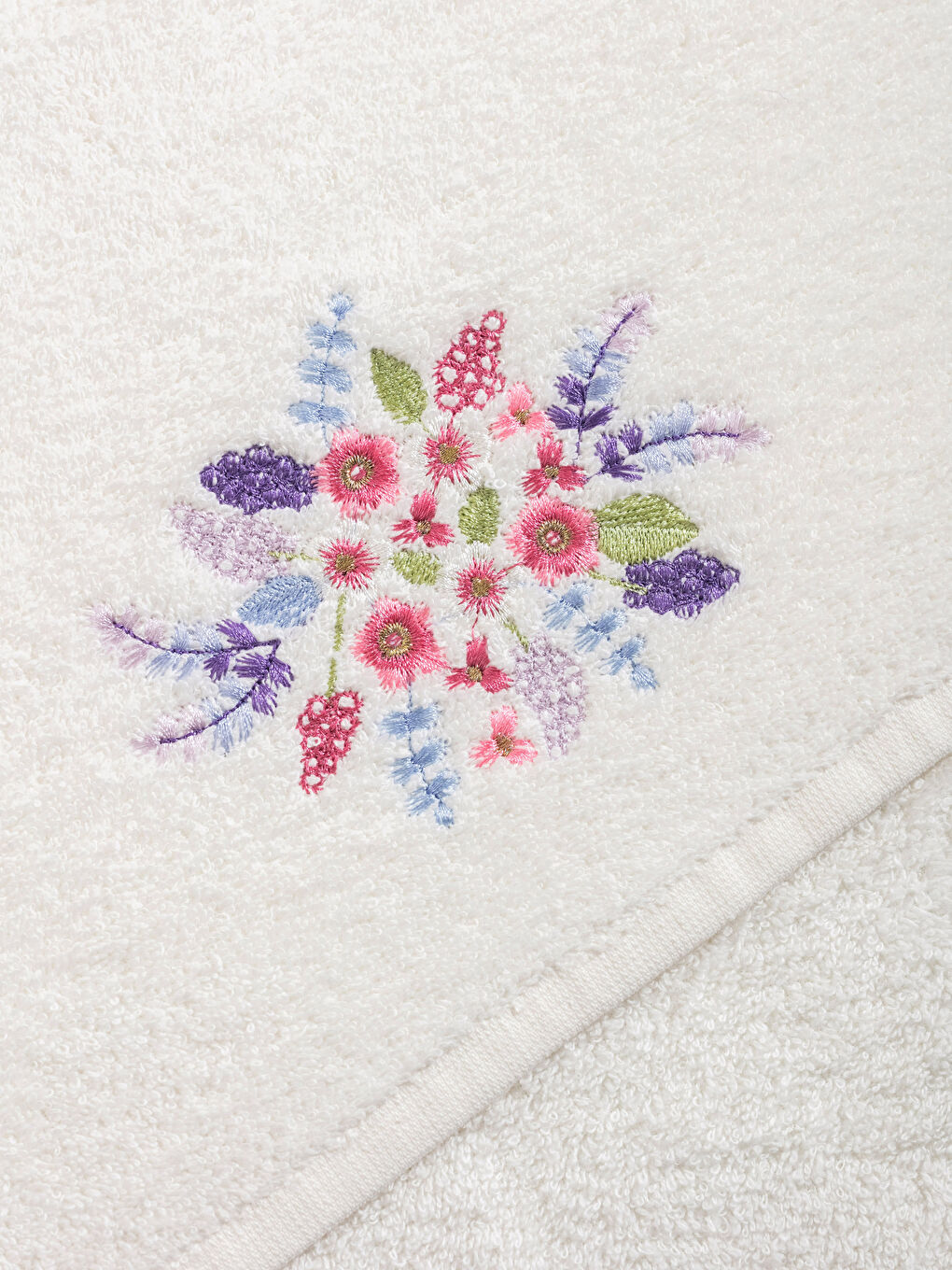 Ekru Nakışlı Pamuklu Yüz Havlusu 50x80 cm-2