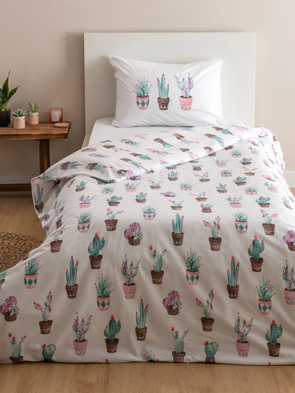 Karışık Tek Kişilik Pamuklu Desenli Nevresim ve Yastık Kılıfı