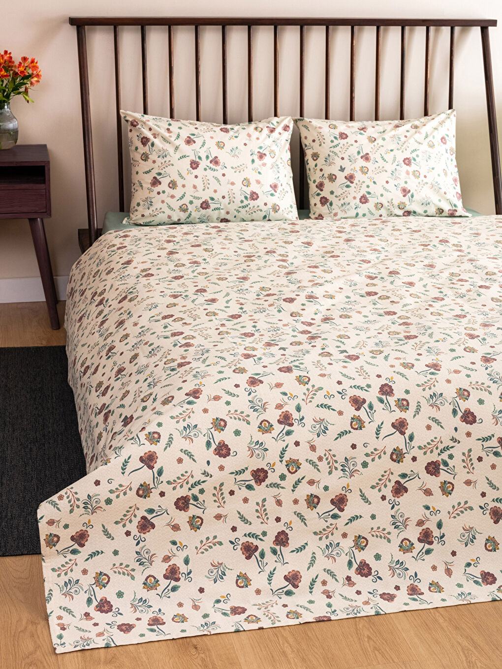 Karışık Çiçek Desenli Çift Kişilik Pike Takımı