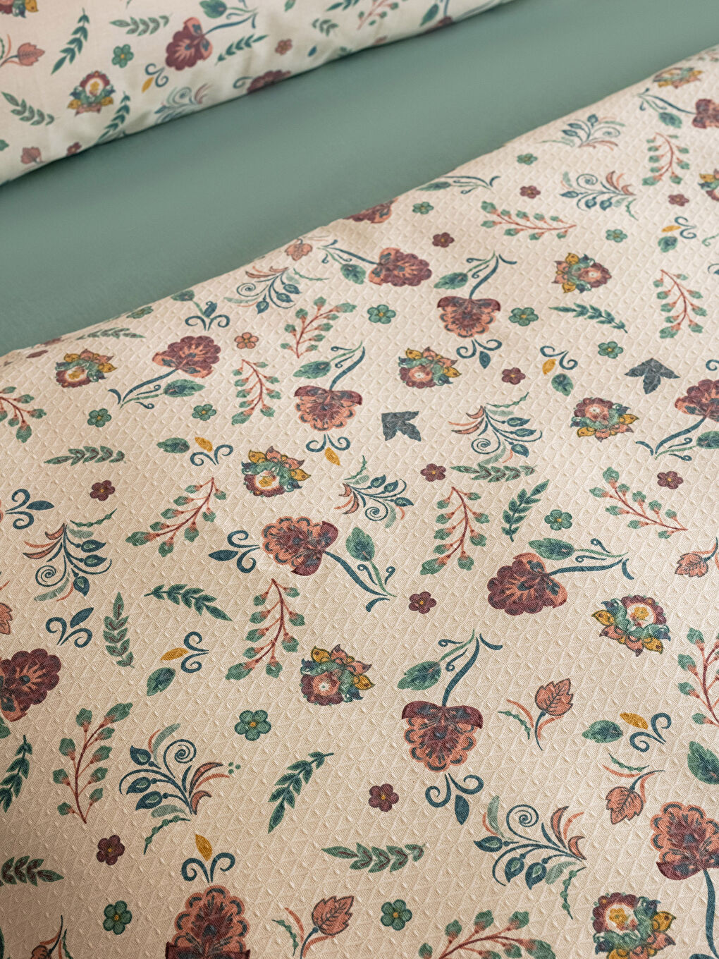 Karışık Çiçek Desenli Çift Kişilik Pike Takımı-5