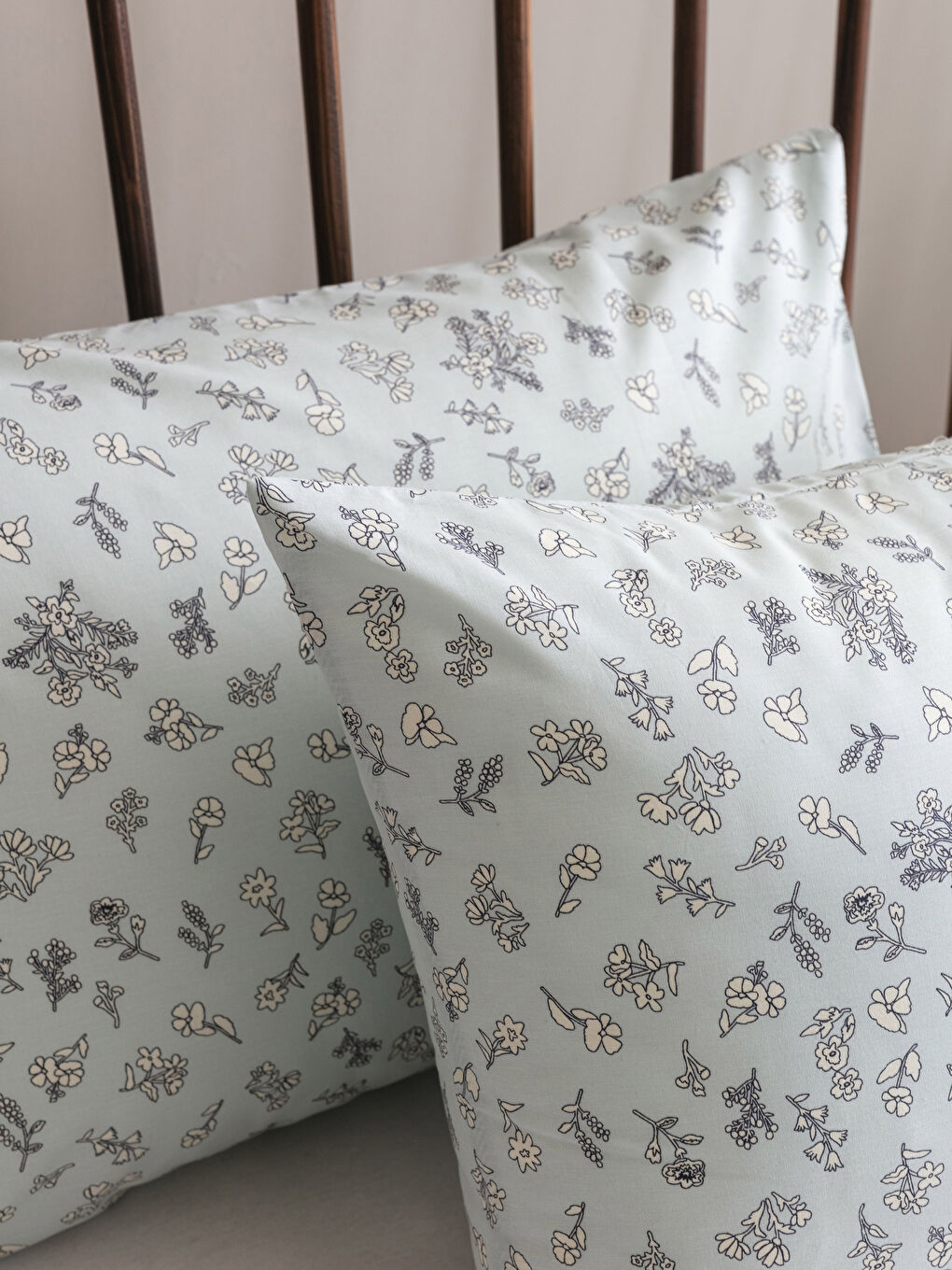 Karışık Çift Kişilik Çiçek Desenli Pamuklu Nevresim Seti-3