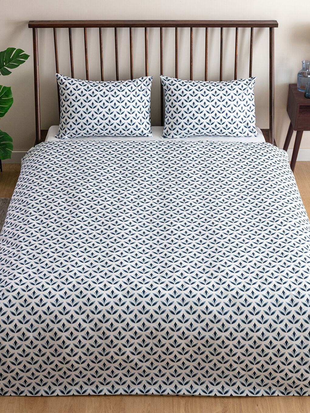 Karışık Desenli Dokuma Çift Kişilik Nevresim Seti-1