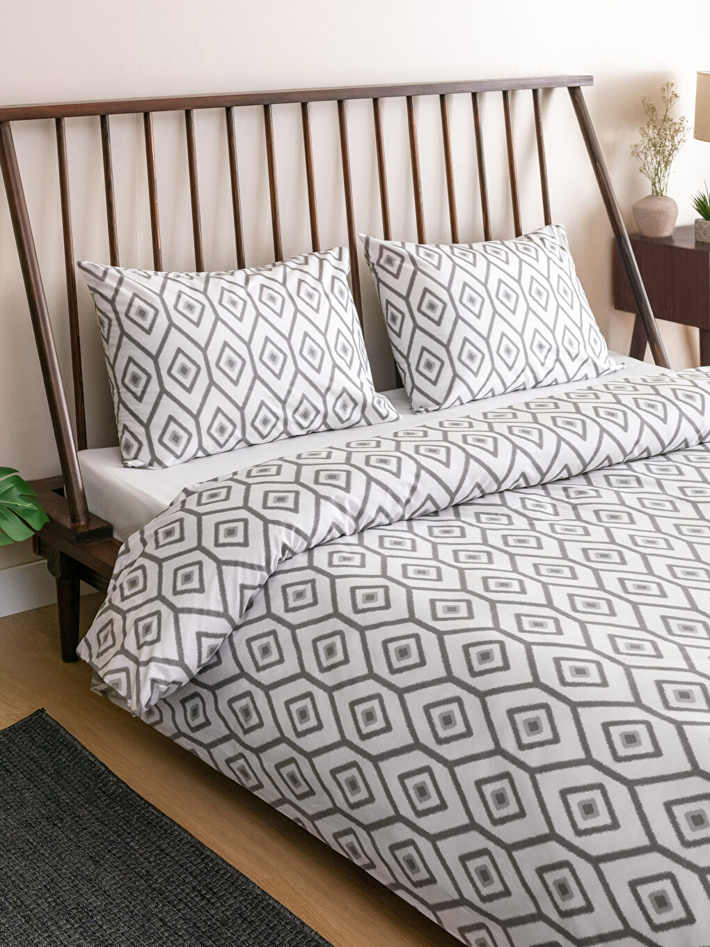 Gri Geometrik Desenli Pamuklu Çift Kişilik Nevresim Seti