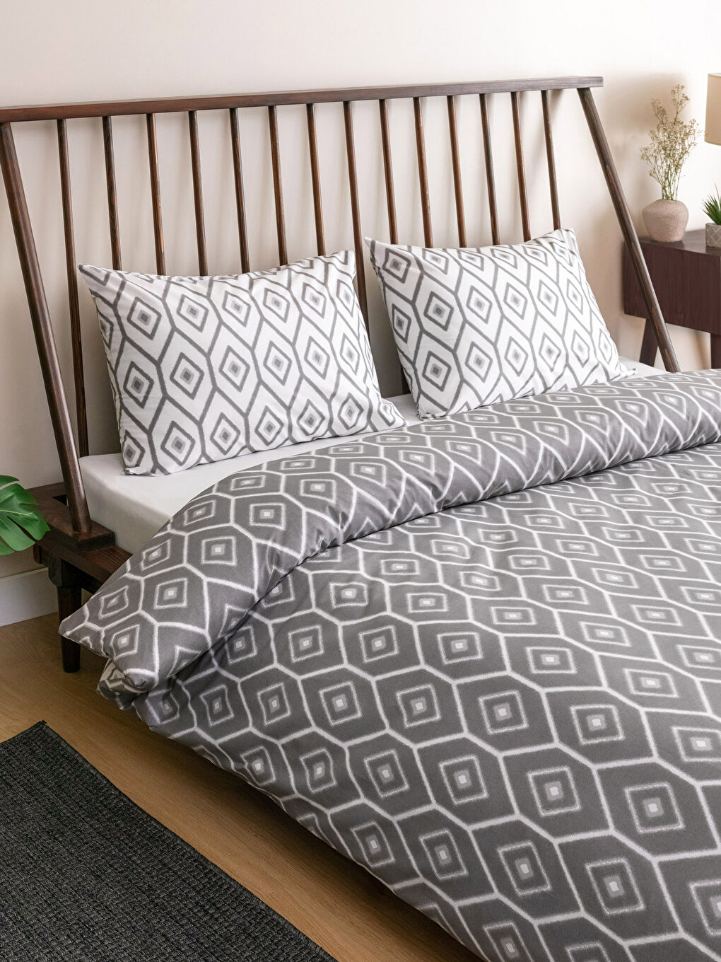 Gri Geometrik Desenli Pamuklu Çift Kişilik Nevresim Seti-1