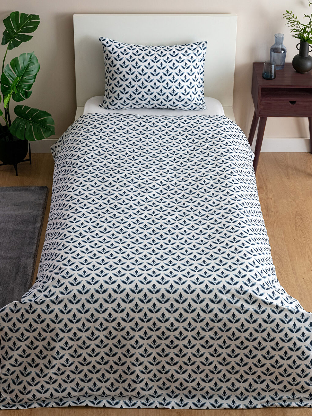 Karışık Desenli Dokuma Tek Kişilik Nevresim Seti-1