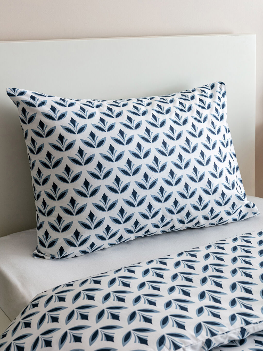 Karışık Desenli Dokuma Tek Kişilik Nevresim Seti-2