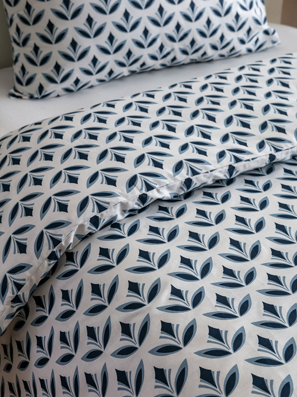 Karışık Desenli Dokuma Tek Kişilik Nevresim Seti-4