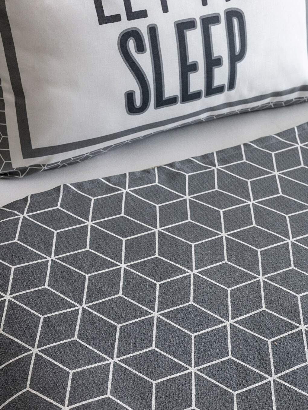 Gri Geometrik Desenli Pamuklu Tek Kişilik Pike Seti-3