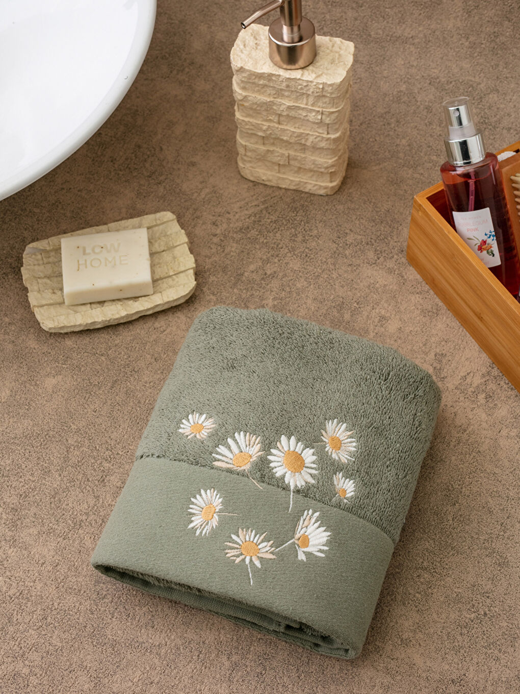 LCW HOME Daisy Embroidery Cotton Face Towel 50x80 Cm -S2K027Z8-GNZ