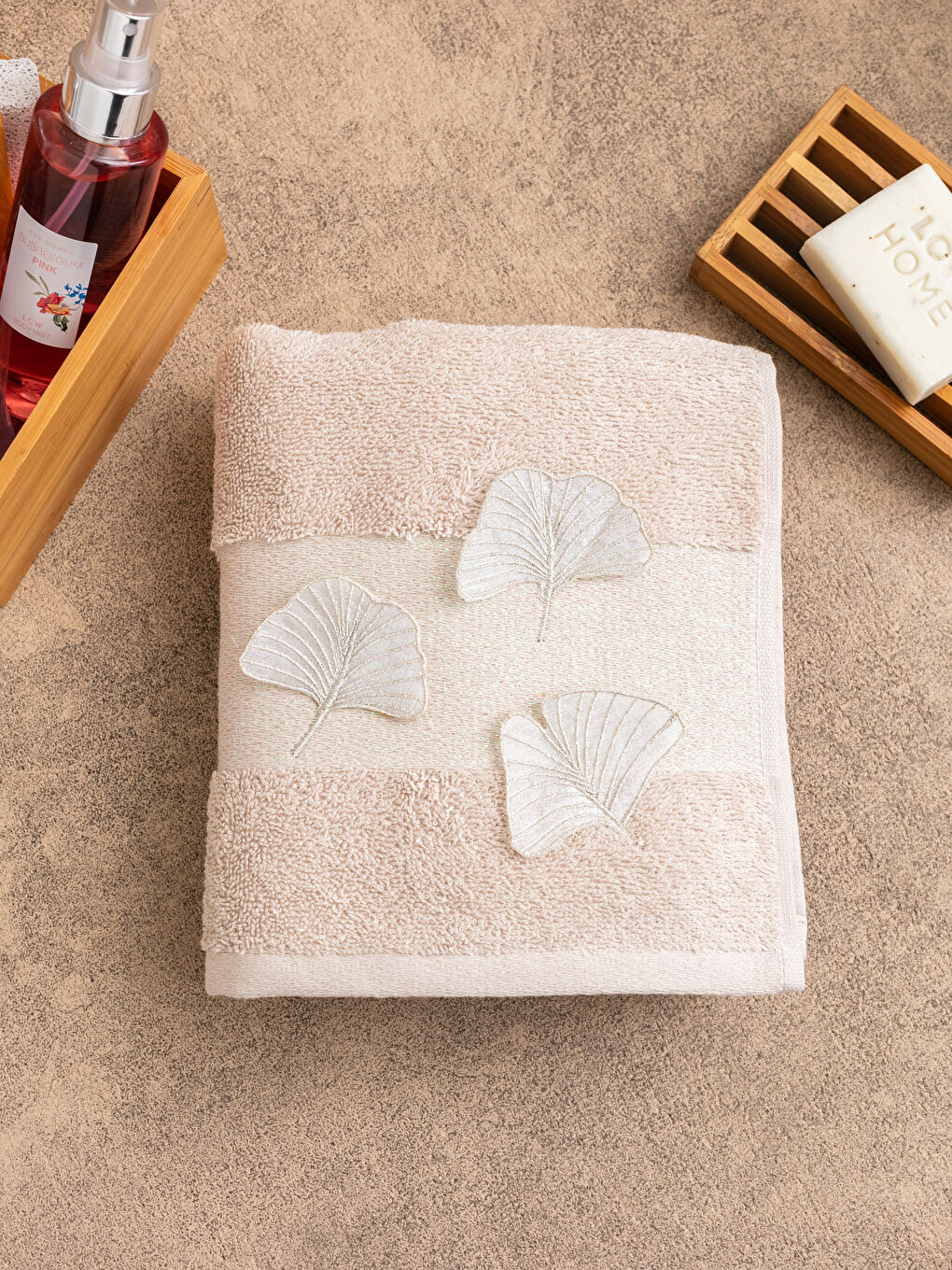 Serviette de Toilette Brodée en Coton 50x80 cm-1