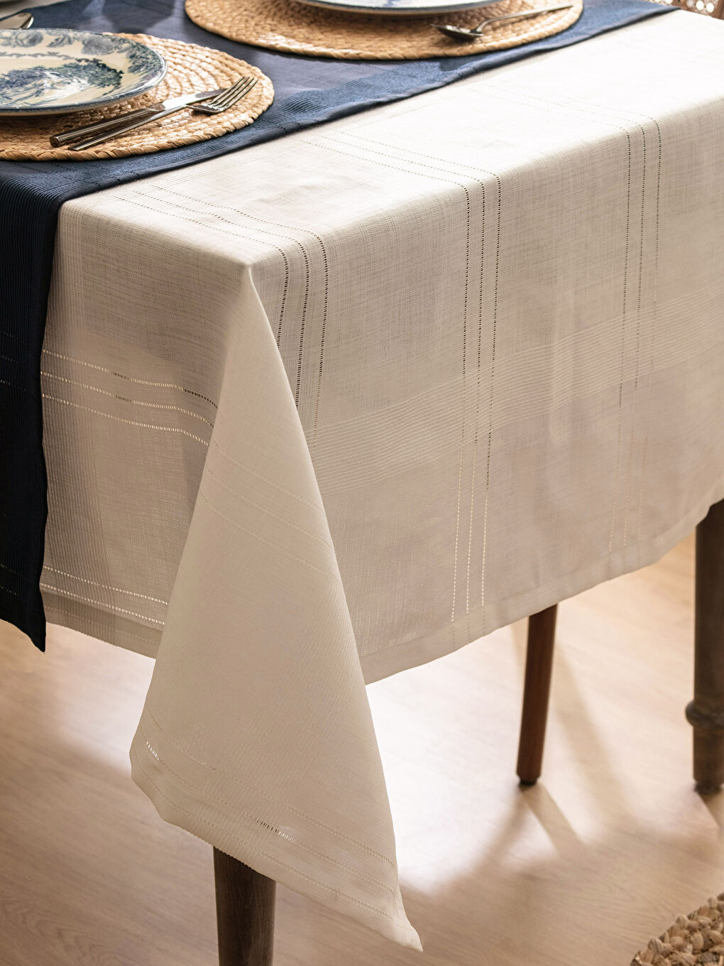 Ekru Düz Masa Örtüsü 150x200 cm-1
