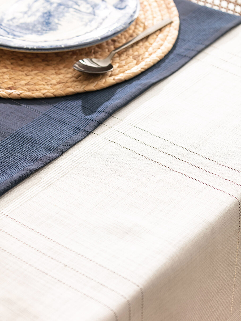 Ekru Düz Masa Örtüsü 150x200 cm-2