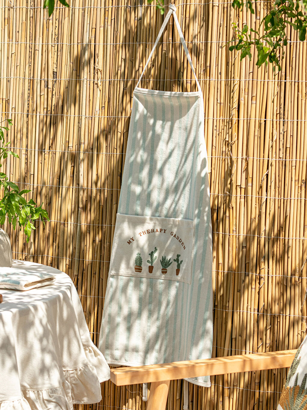 مريلة كوزينة بالقطن مطبوعة بنقشة الصبار ومخططة