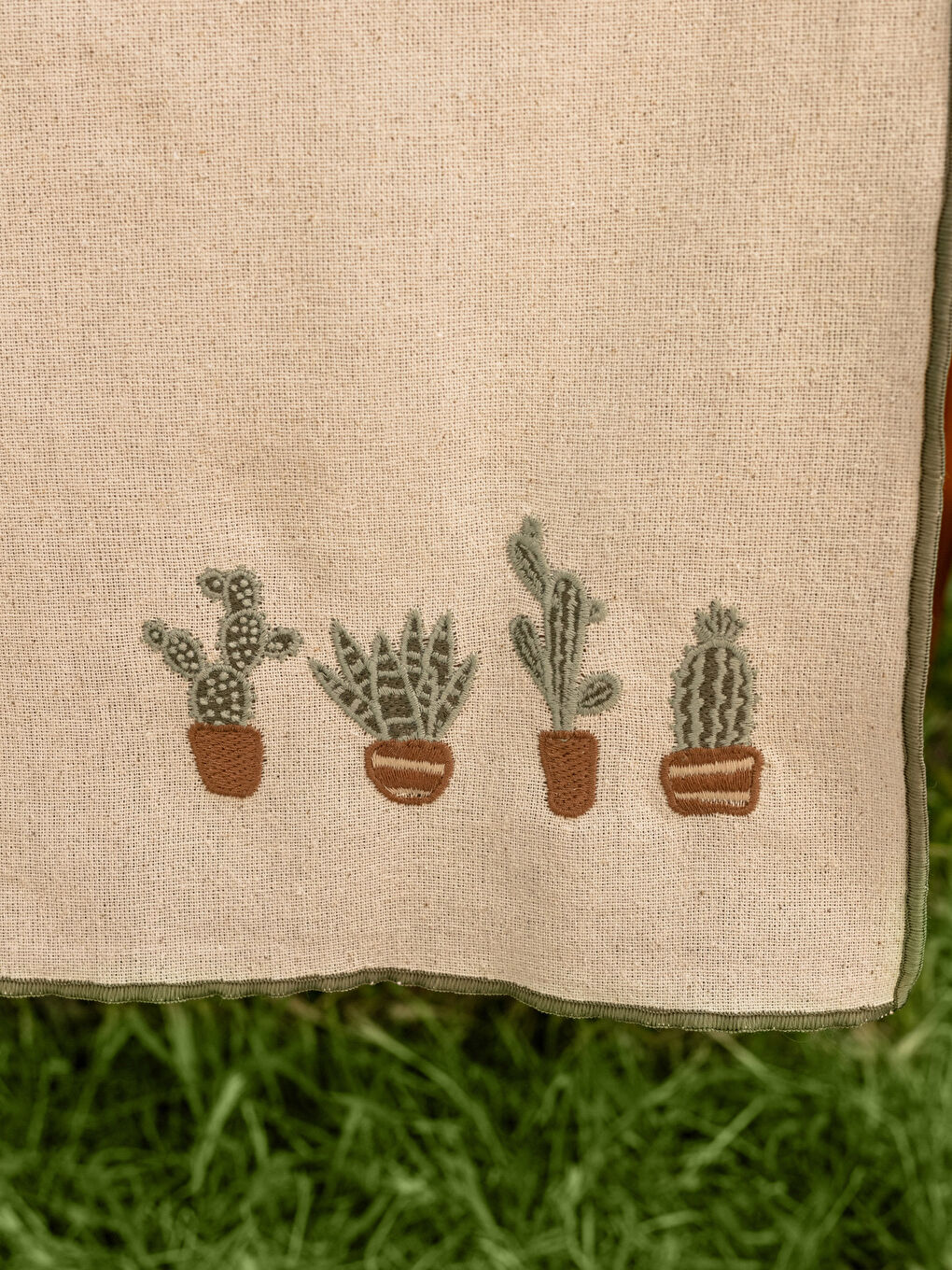 Cactus Embroidered Runner 45x150 Cm-1