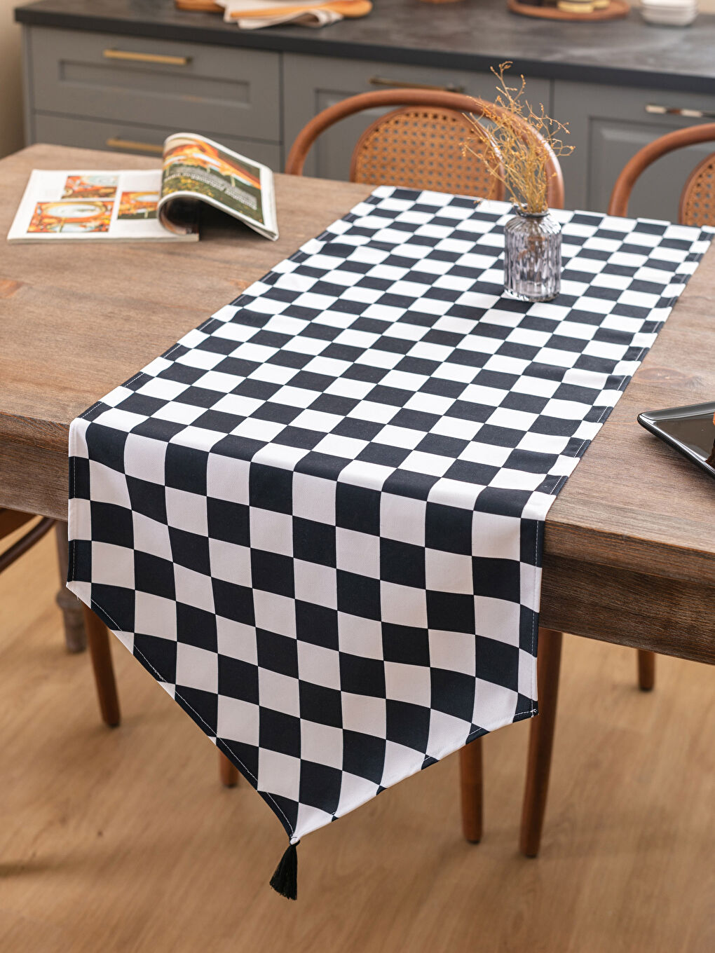 Siyah Dama Desenli Püskül Detaylı Runner 45x150 cm