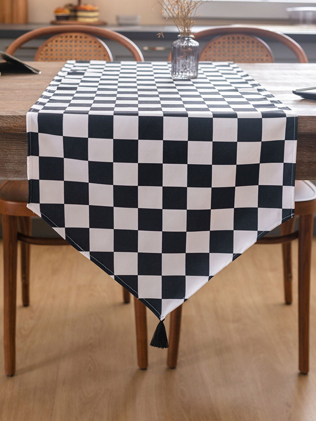 Siyah Dama Desenli Püskül Detaylı Runner 45x150 cm-1