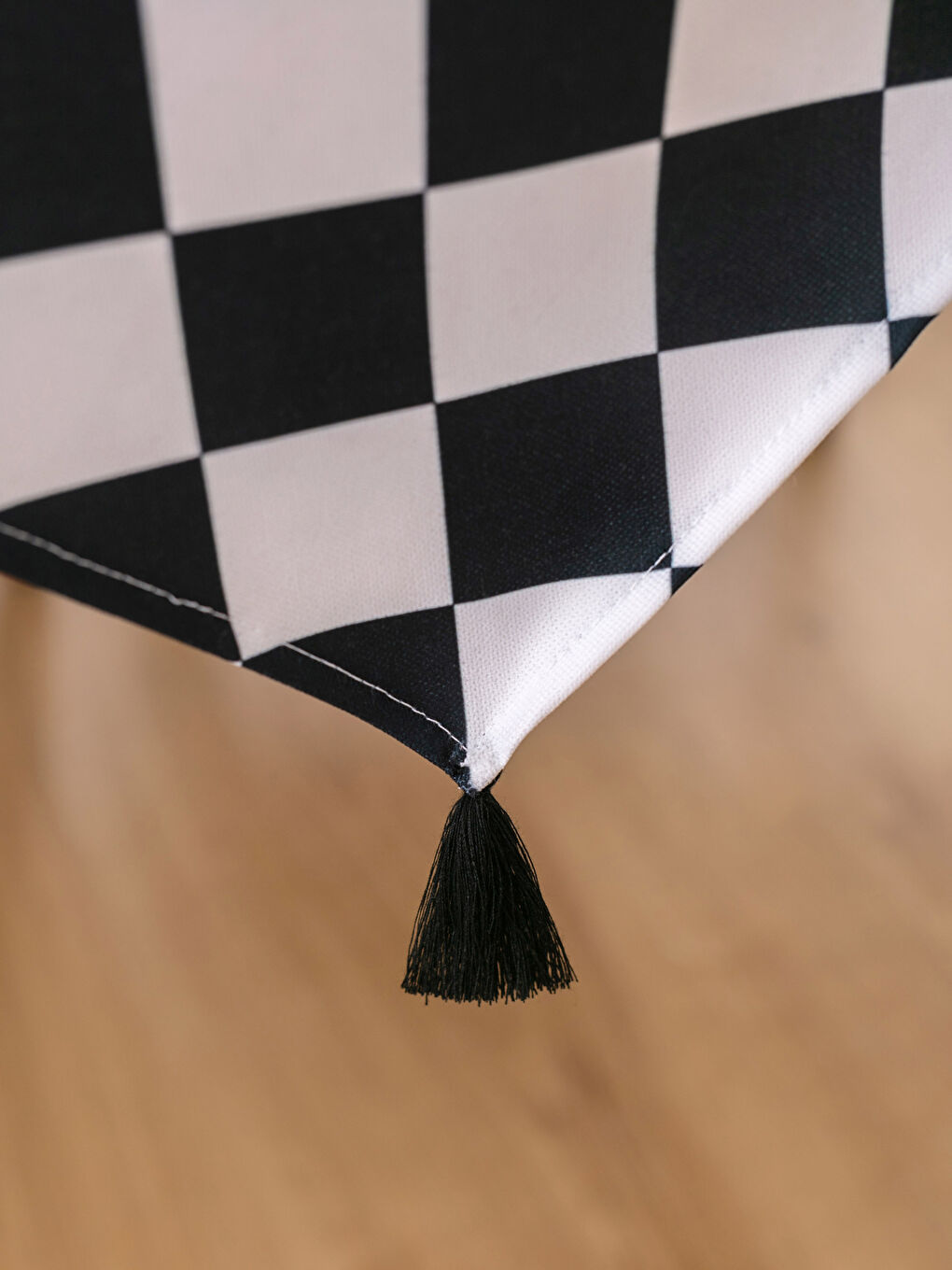 Siyah Dama Desenli Püskül Detaylı Runner 45x150 cm-2