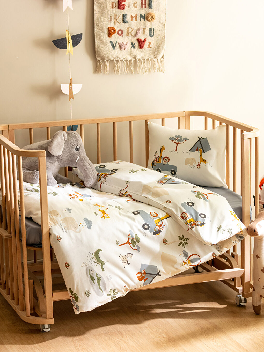 Karışık Desenli Pamuklu Bebek Nevresim Takımı