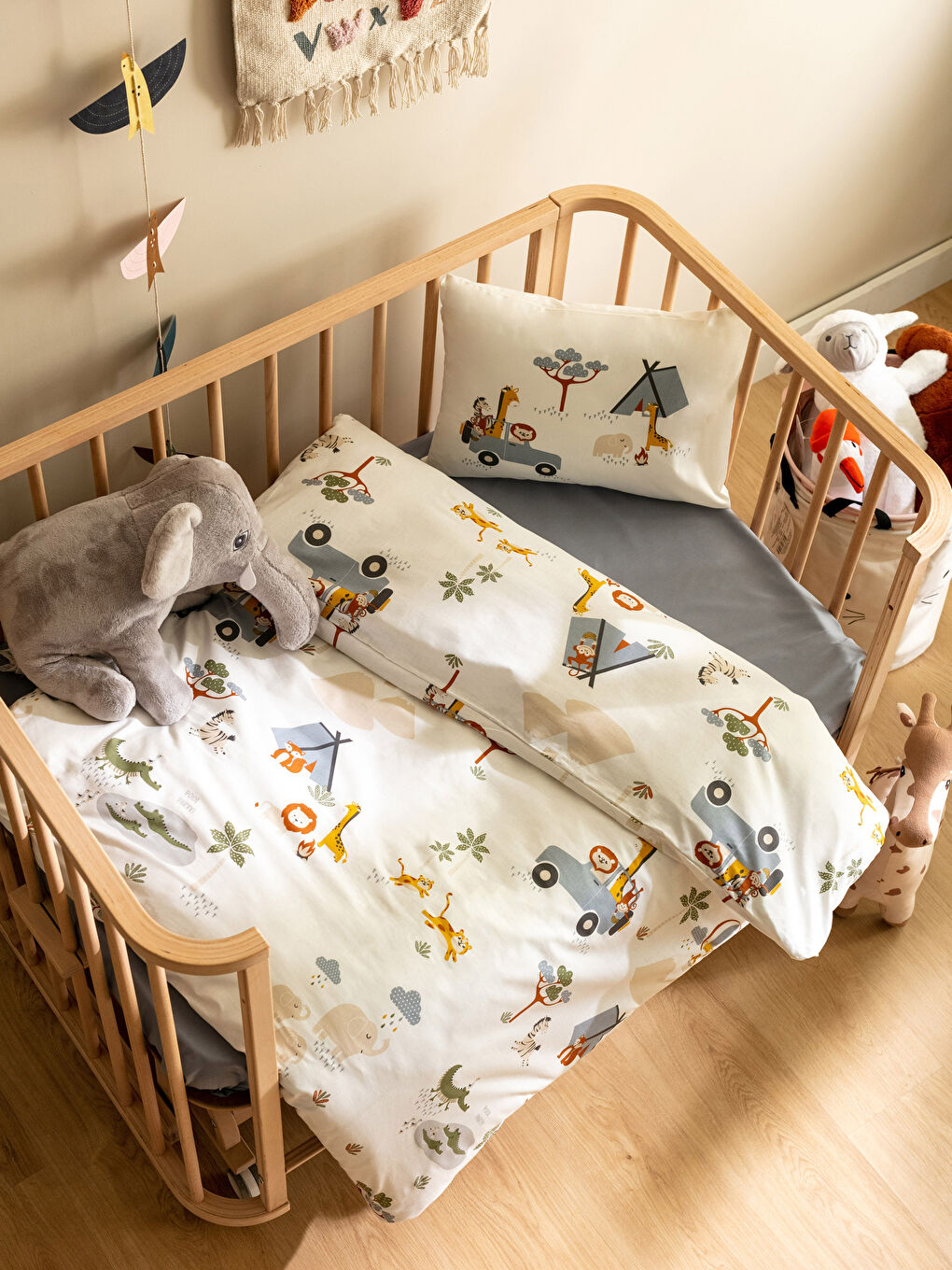 Karışık Desenli Pamuklu Bebek Nevresim Takımı-1