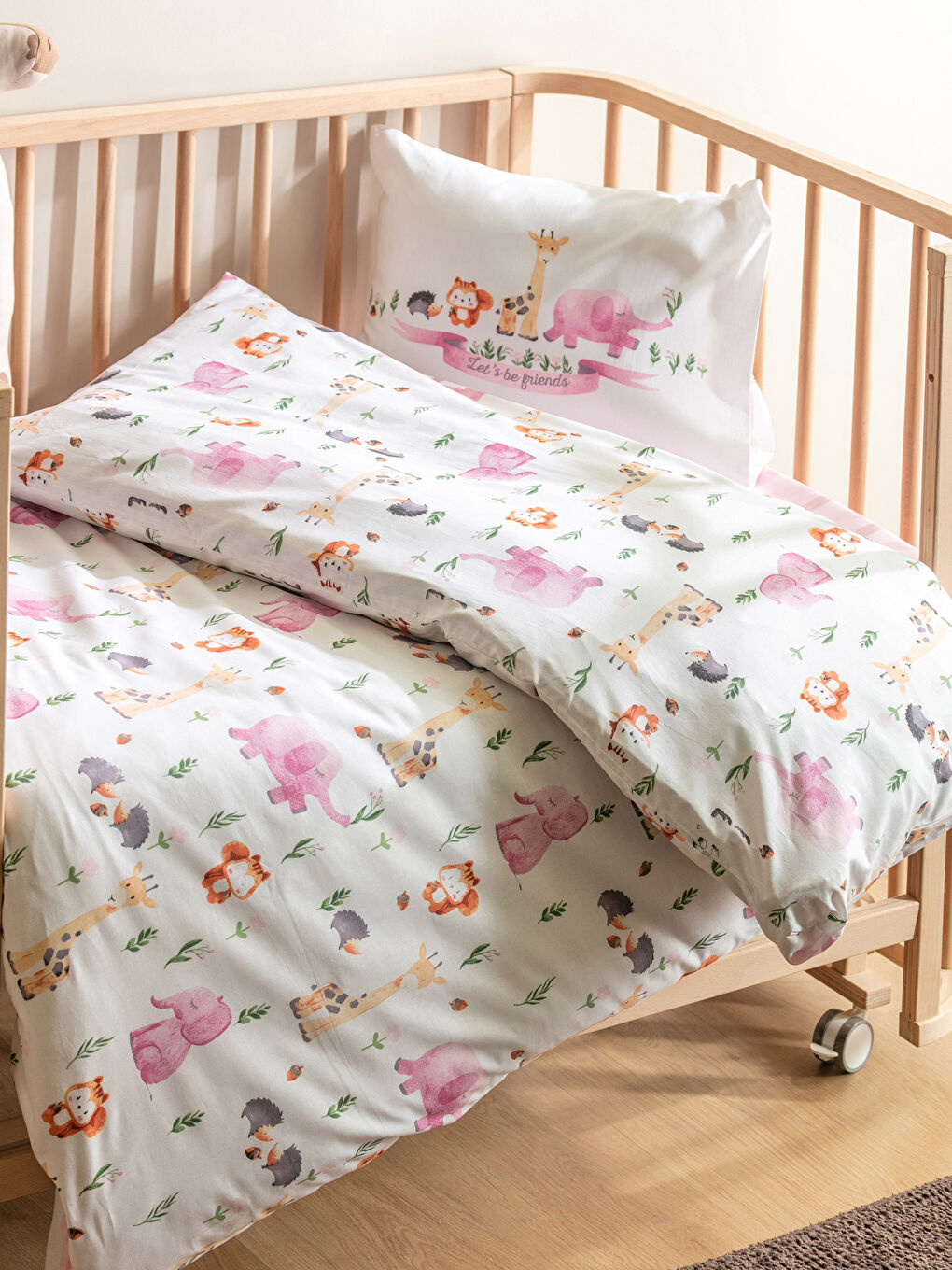 Karışık Desenli Pamuklu Kız Bebek Nevresim Takımı