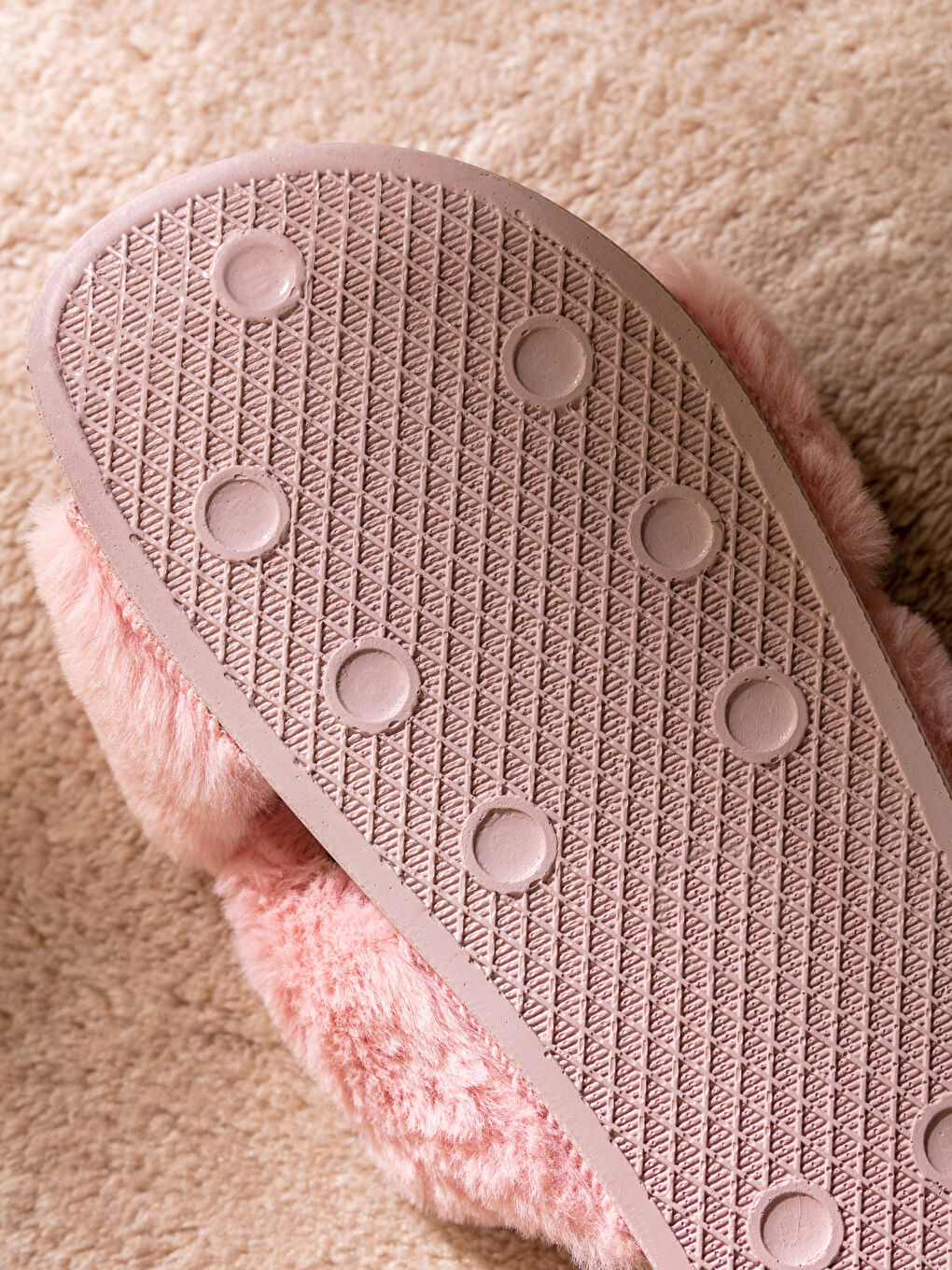 Pembe Çapraz Bantlı Pelüş Kadın Ev Terliği-4