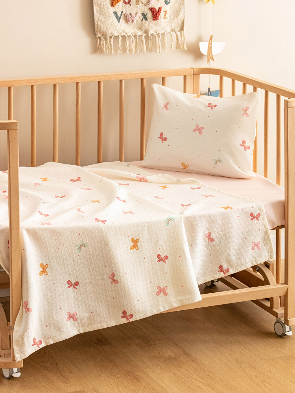 Parure de Lit Bébé en Piqué de Coton à Motif Papillon