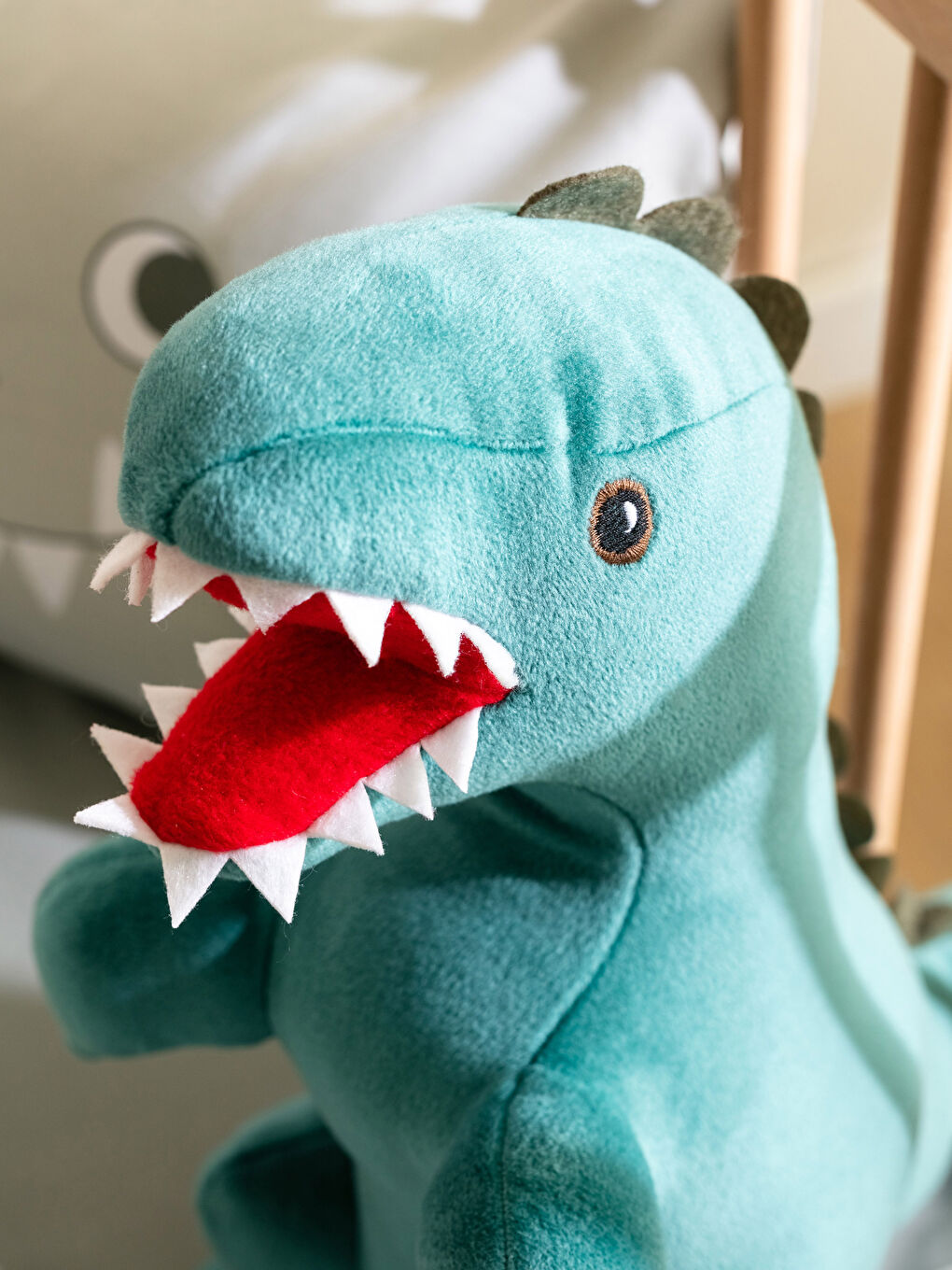 Haki Pelüş Dolgulu Dinozor Bebek Kırlent 40x50 cm-2