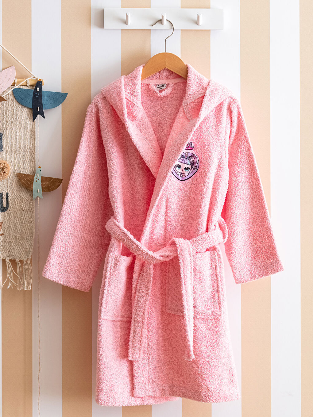 Pembe LOL Lisanslı Uzun Kapüşonlu Kız Çocuk Bornoz