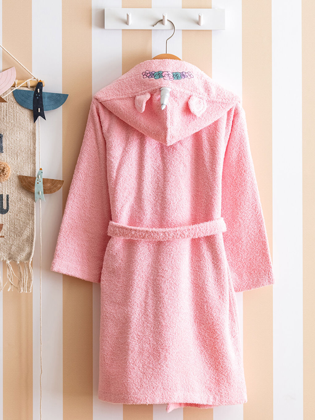 Pembe LOL Lisanslı Uzun Kapüşonlu Kız Çocuk Bornoz-1