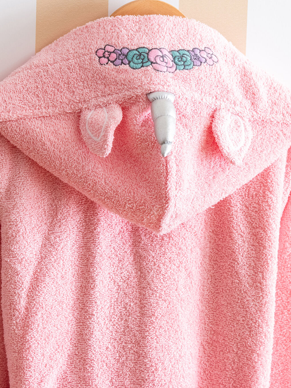 Pembe LOL Lisanslı Uzun Kapüşonlu Kız Çocuk Bornoz-3