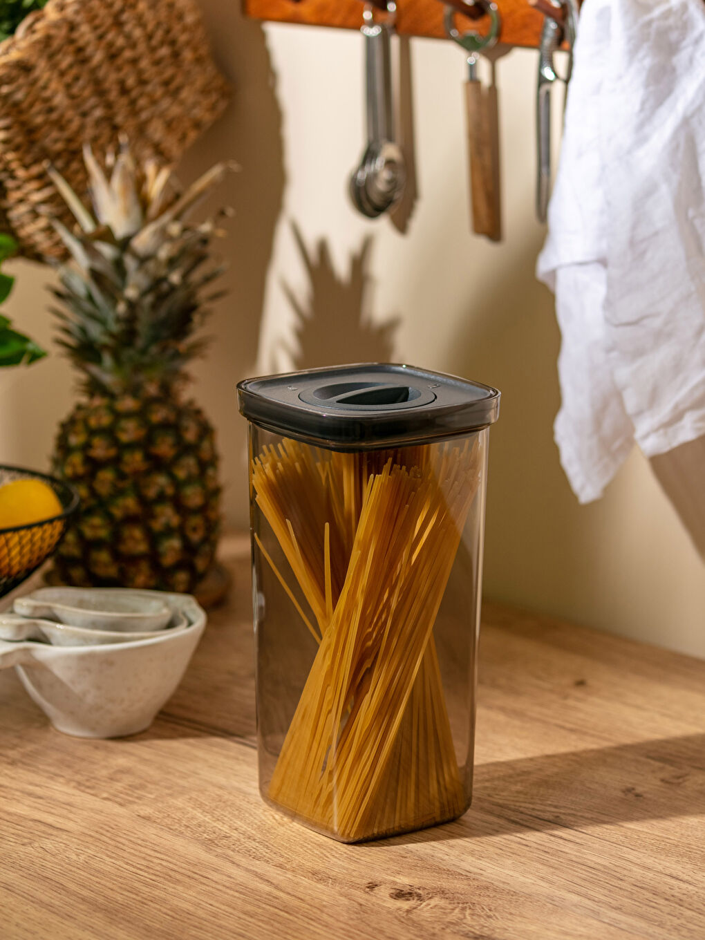 Plastic Storage Container with Lid 1700 Ml