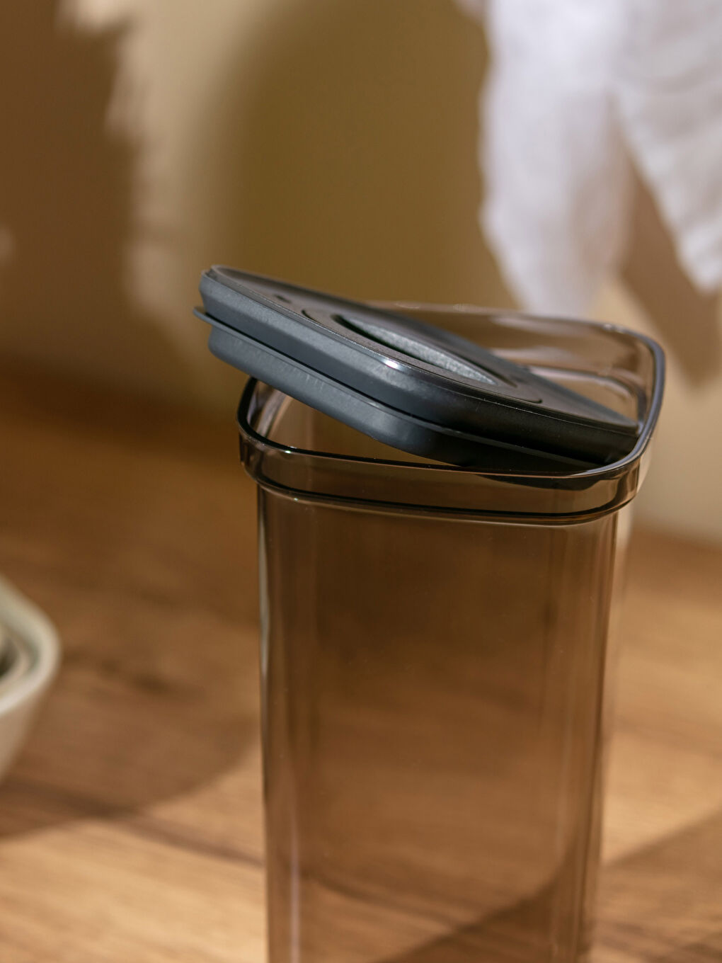 Plastic Storage Container with Lid 1700 Ml-3