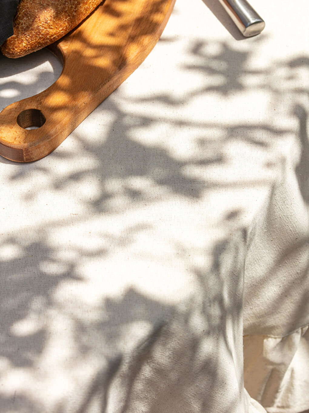 Bej Fırfır Detaylı Pamuklu Masa Örtüsü 150x150 cm-2