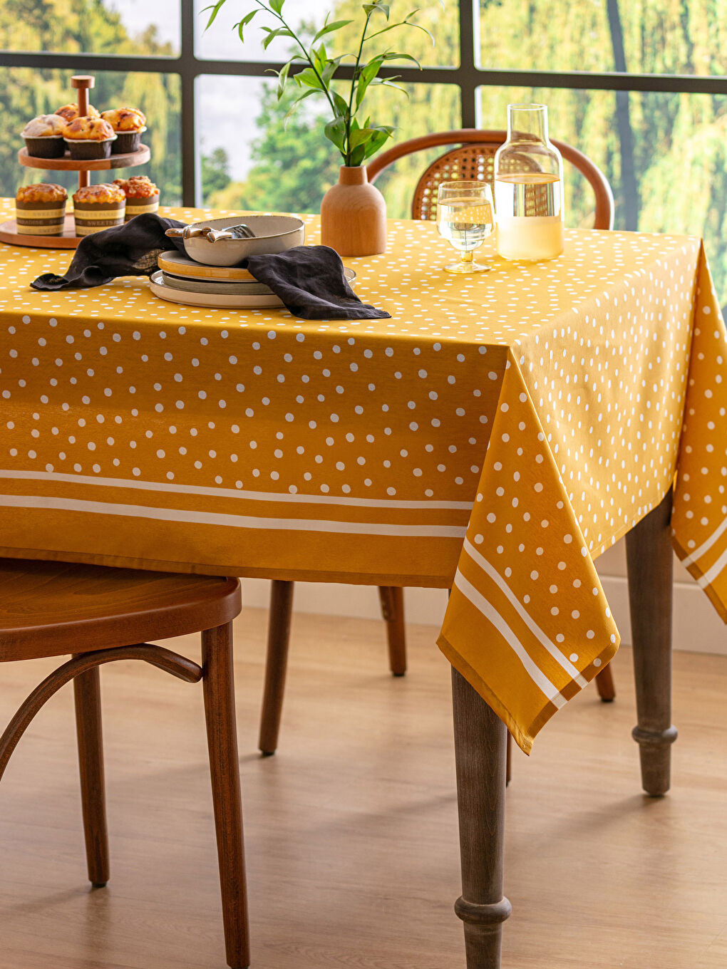Sarı Puantiye Baskılı Masa Örtüsü 150x200 cm
