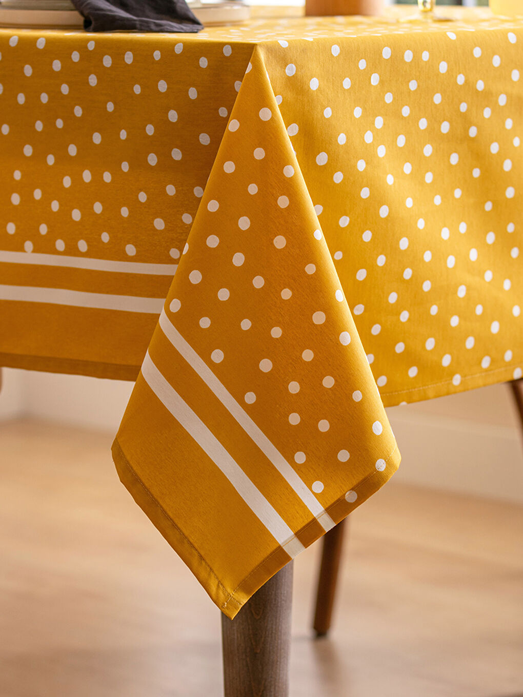Sarı Puantiye Baskılı Masa Örtüsü 150x200 cm-1