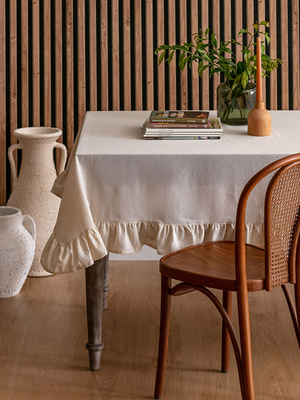 Bej Fırfır Detaylı Pamuklu Masa Örtüsü 150x200 cm