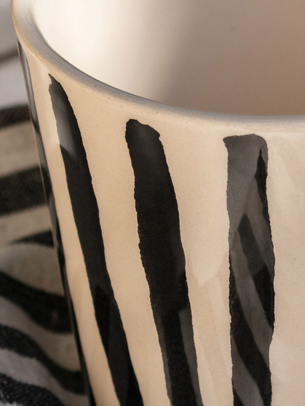 Siyah Çizgili Seramik Bardak 210 ml-2