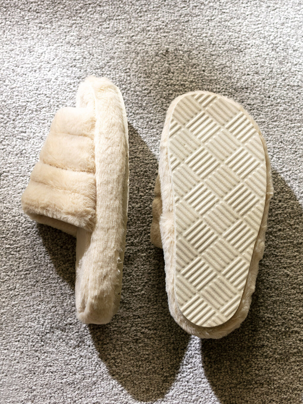 Bej Tek Bantlı Pelüş Kadın Ev Terliği-2