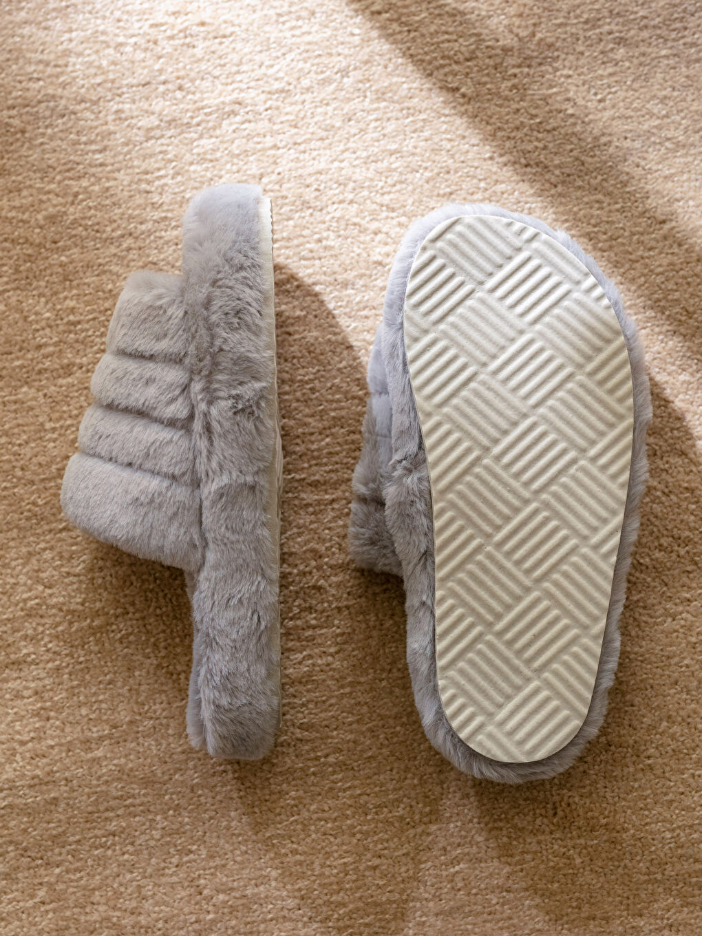 Gri Tek Bantlı Pelüş Kadın Ev Terliği-3