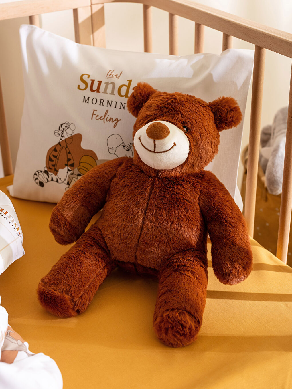 LCW HOME Kahverengi Pelüş Dolgulu Ayı Bebek Kırlent 42 Cm - 1