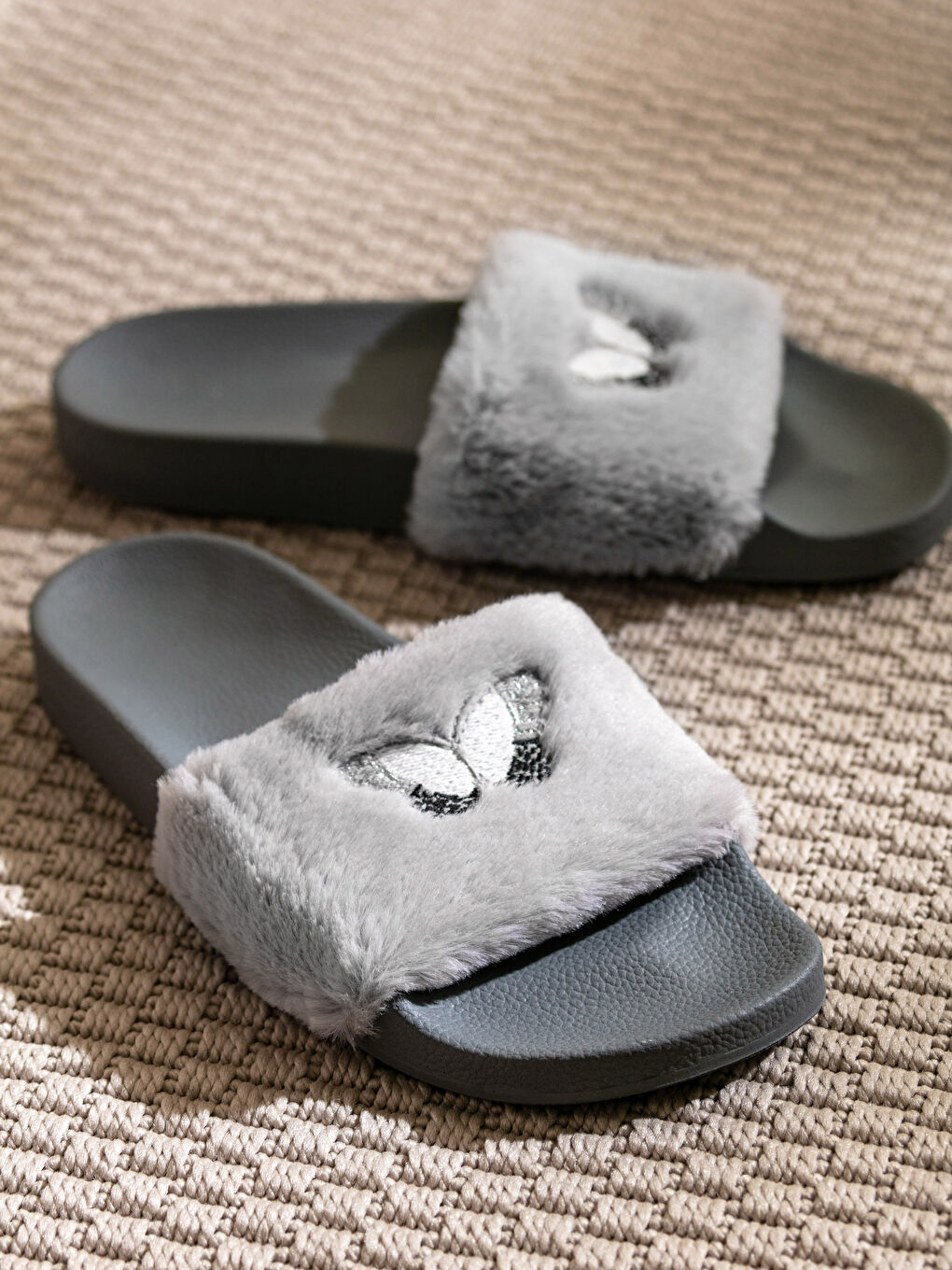 Butterfly Embroidered Single Strap Plush Women's Indoor Slippers -S2L953Z8-LRW
