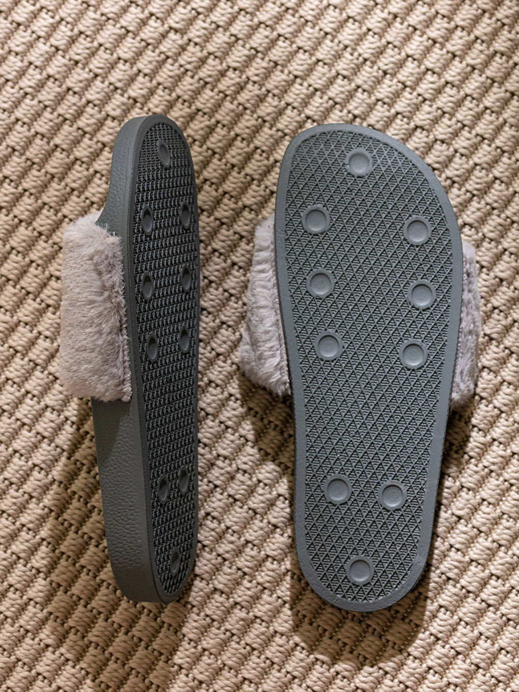 Butterfly Embroidered Single Strap Plush Women's Indoor Slippers -S2L953Z8-LRW