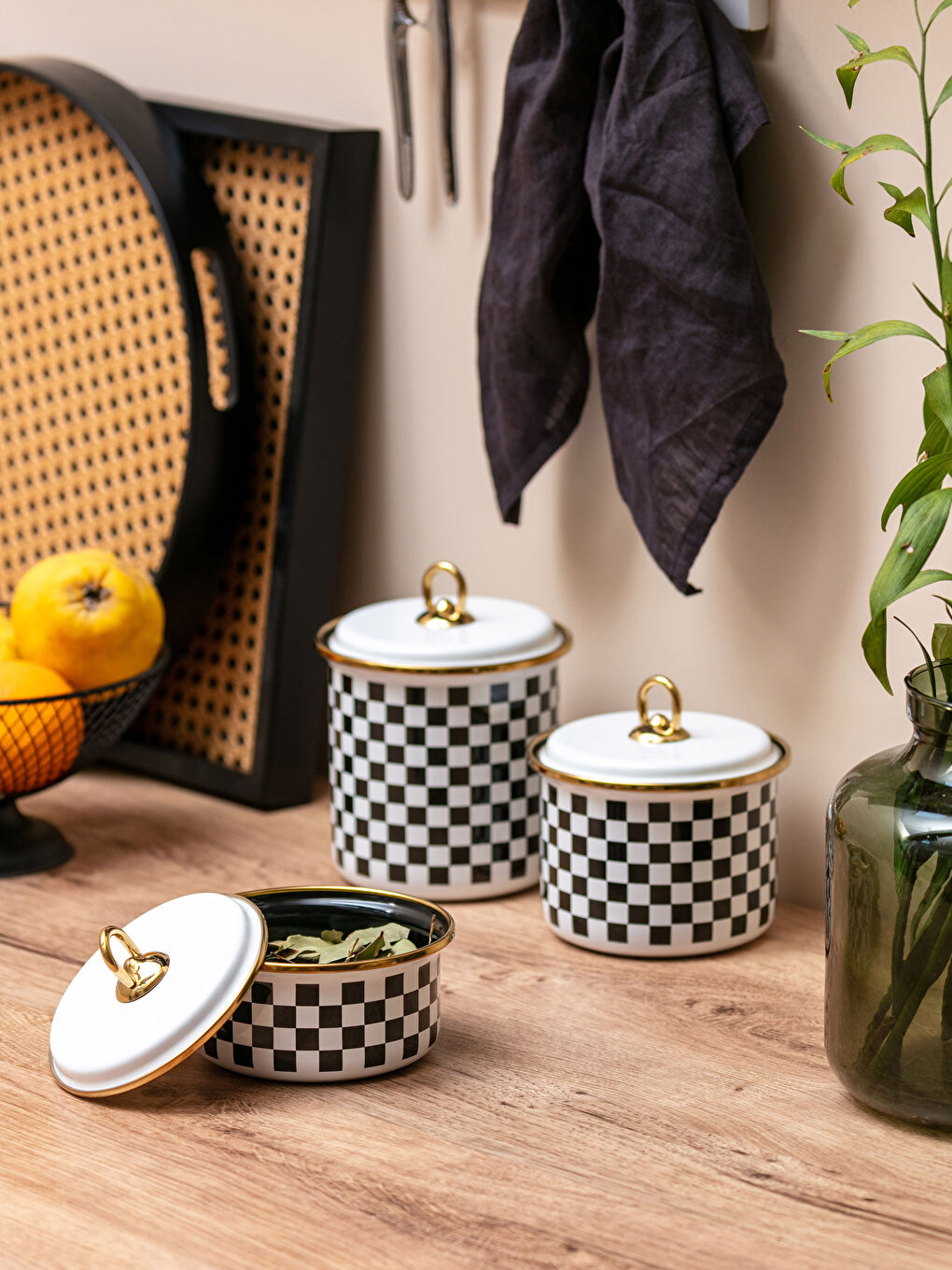 Siyah Desenli Kapaklı Emaye Saklama Kabı 6 cm